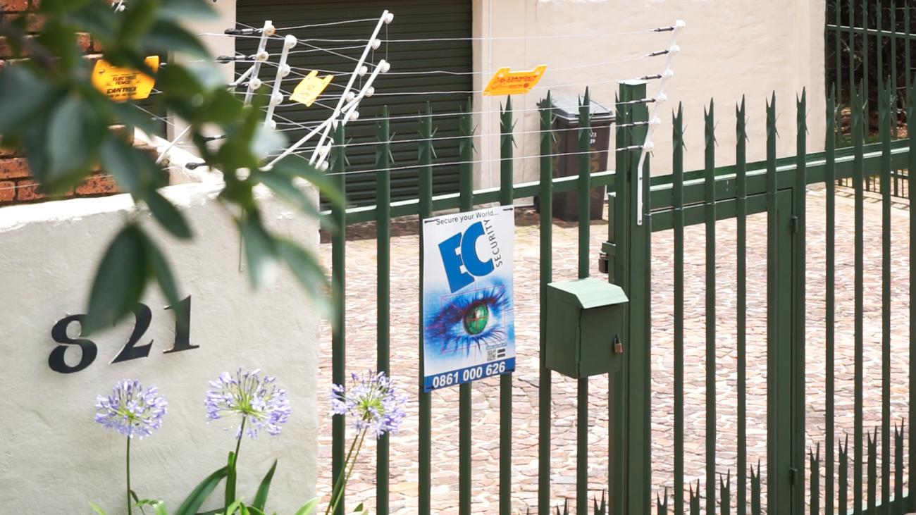 Photograph of a wired fence and video surveillance by Anna Boldt and Mathias Weinfurter